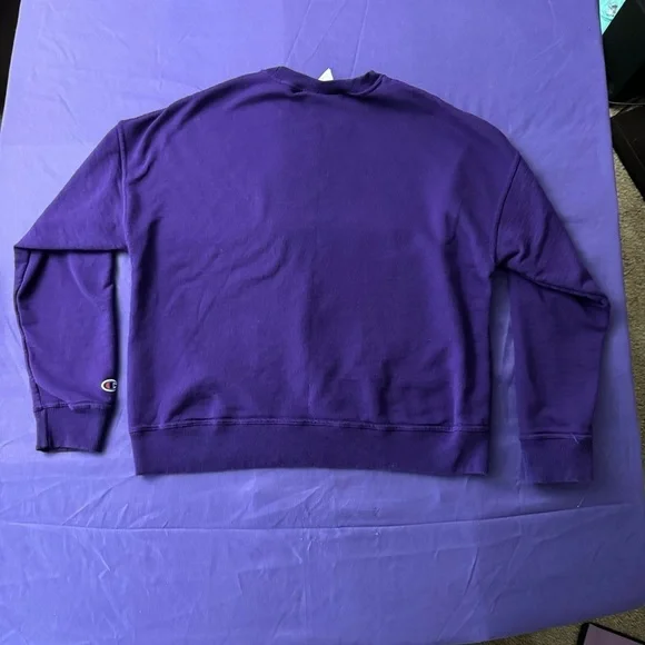 Champion Women’s Royal Purple Crewneck Bold Text Graphic Crewneck Size Medium - Picture 2 of 6